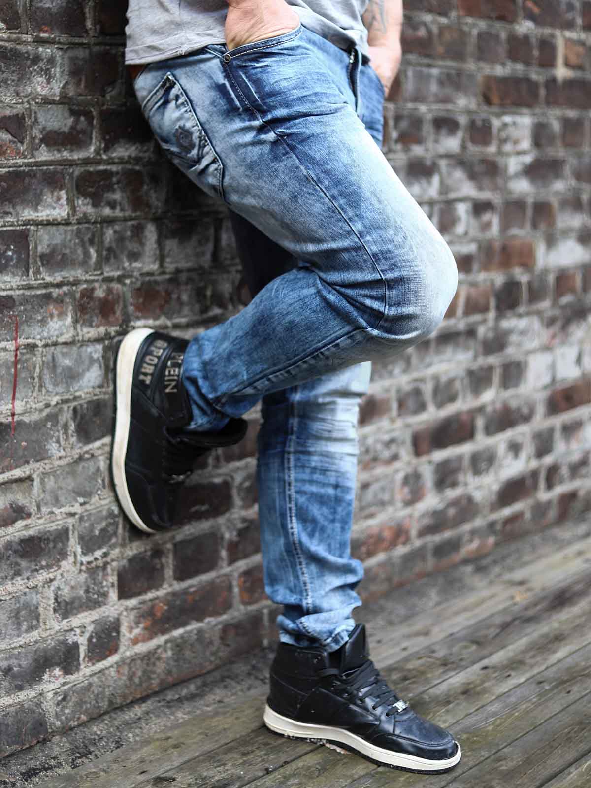 haleth jeans Blue outdoor1.jpg